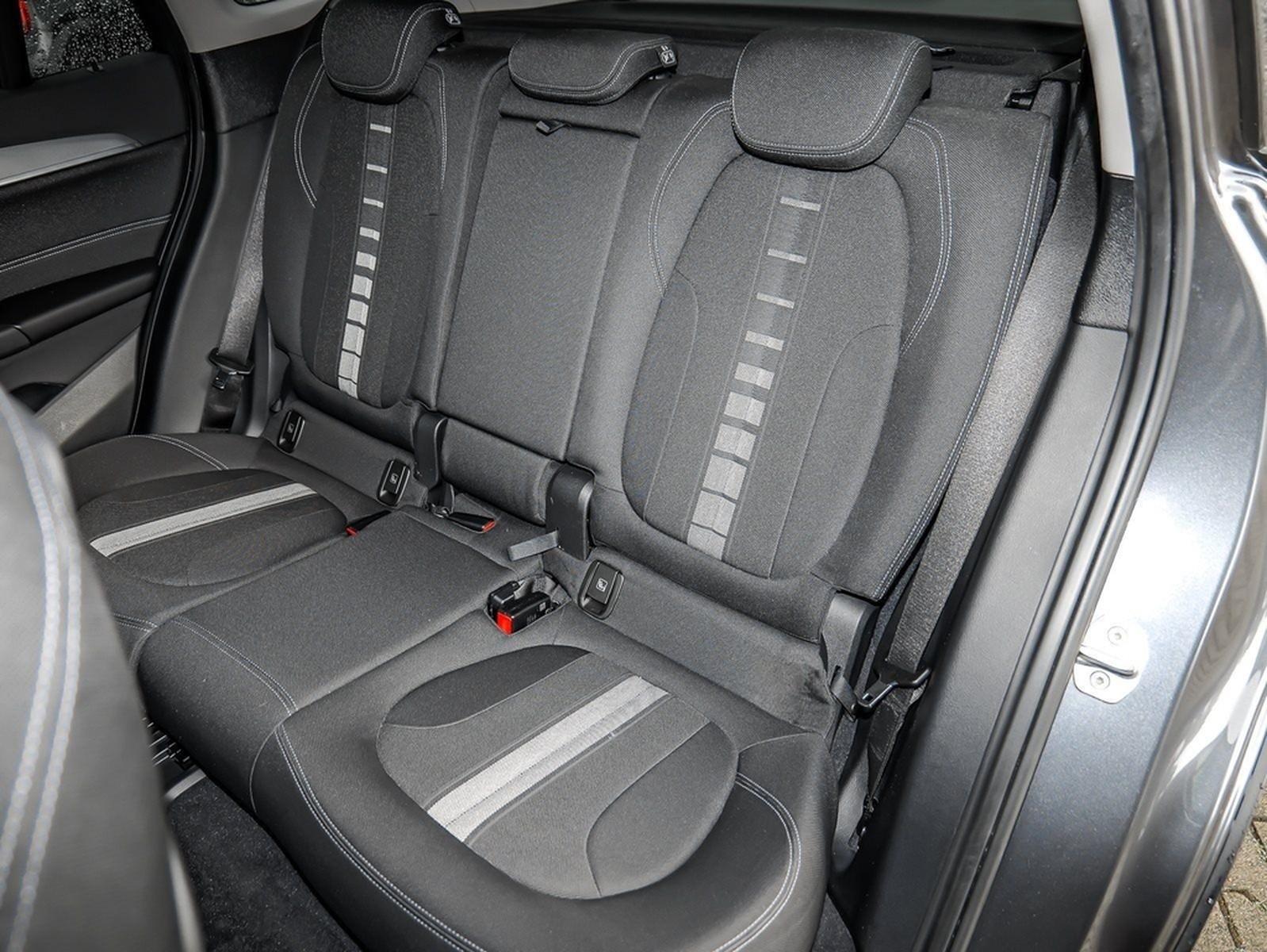 BMW X1 xDrive20i Advantage Navi LED RFK AHK foto 7