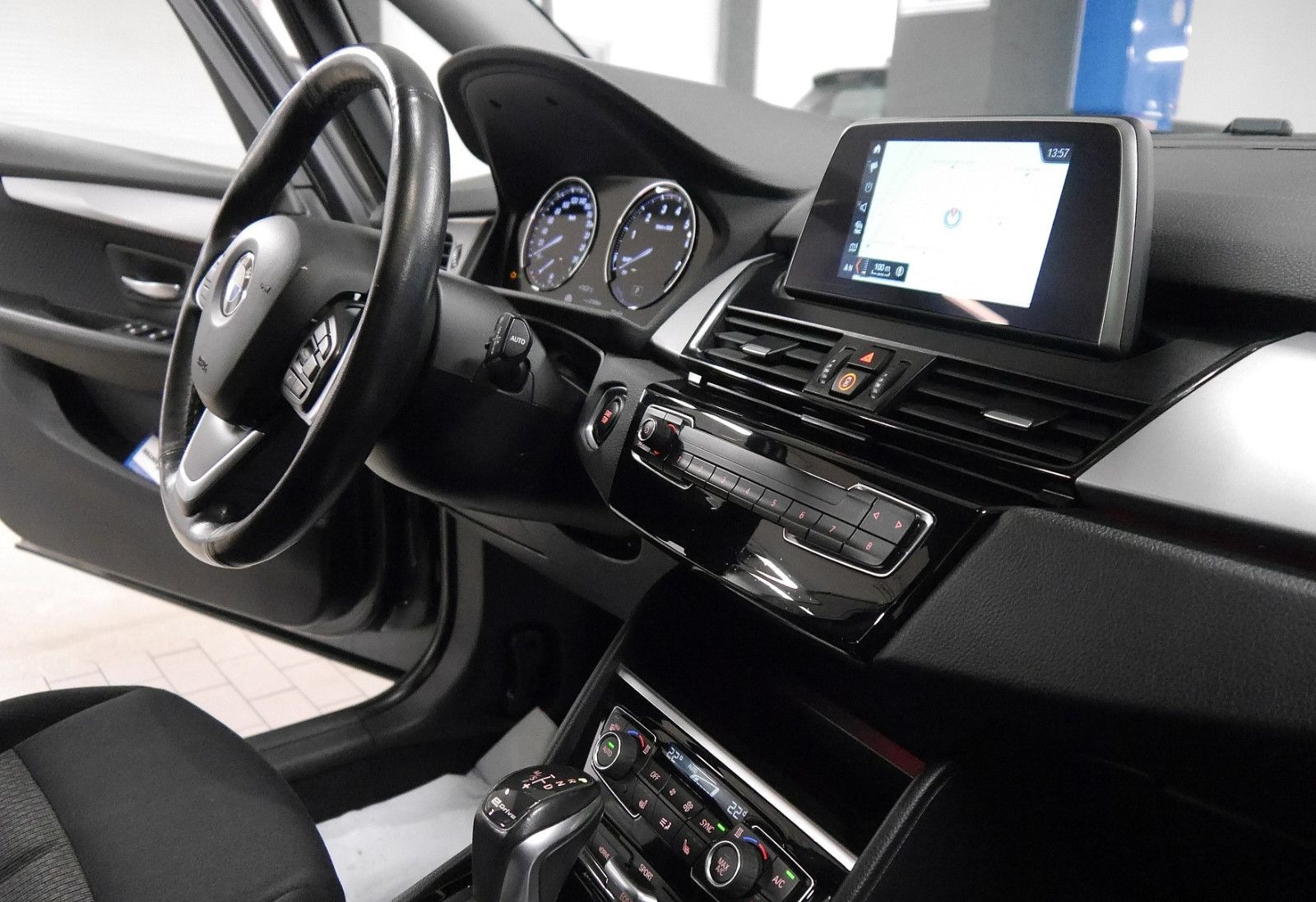 BMW 225 xe Active Tourer Advant. edrive - Pano - LED foto 11