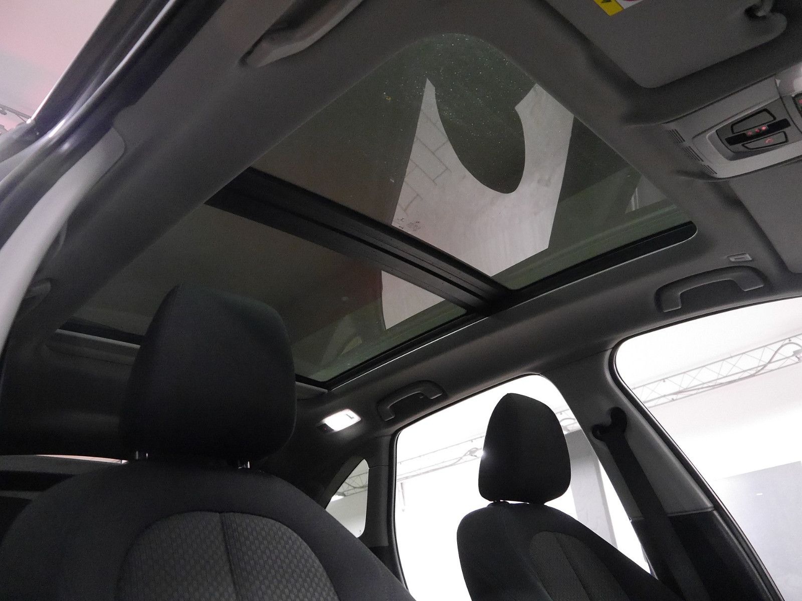 BMW 225 xe Active Tourer Advant. edrive - Pano - LED foto 12
