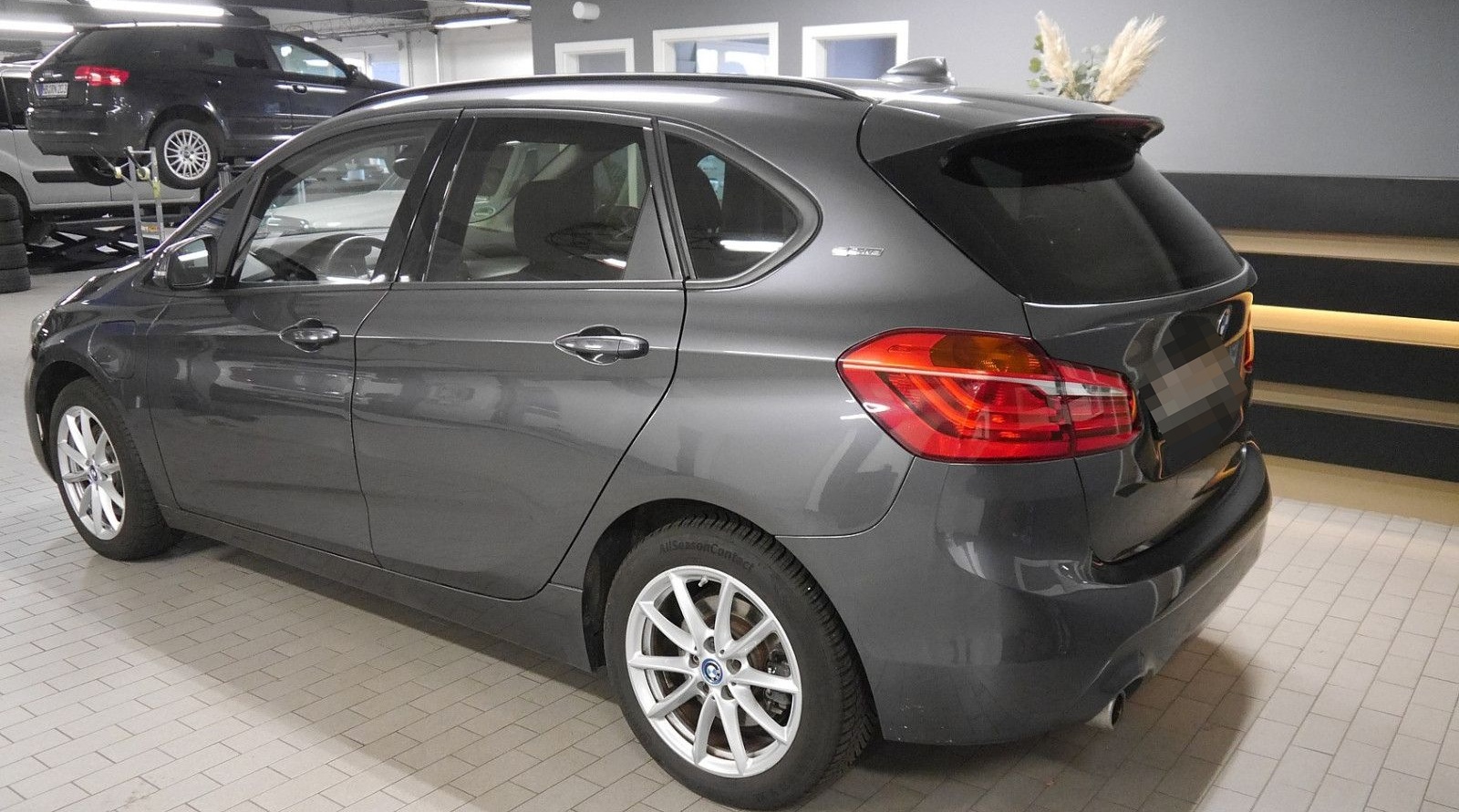 BMW 225 xe Active Tourer Advant. edrive - Pano - LED foto 4