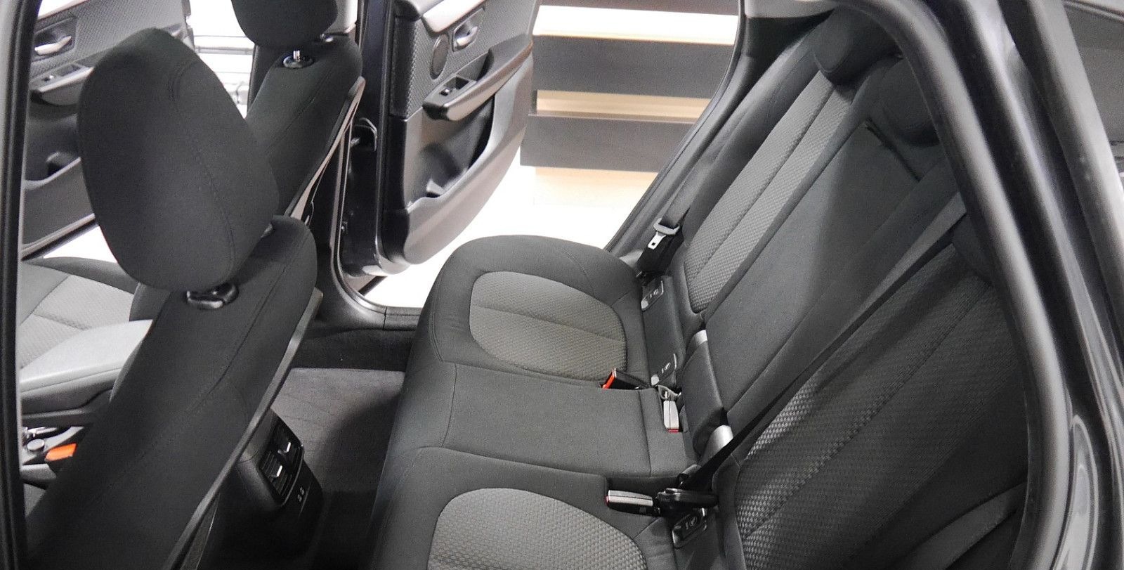 BMW 225 xe Active Tourer Advant. edrive - Pano - LED foto 7