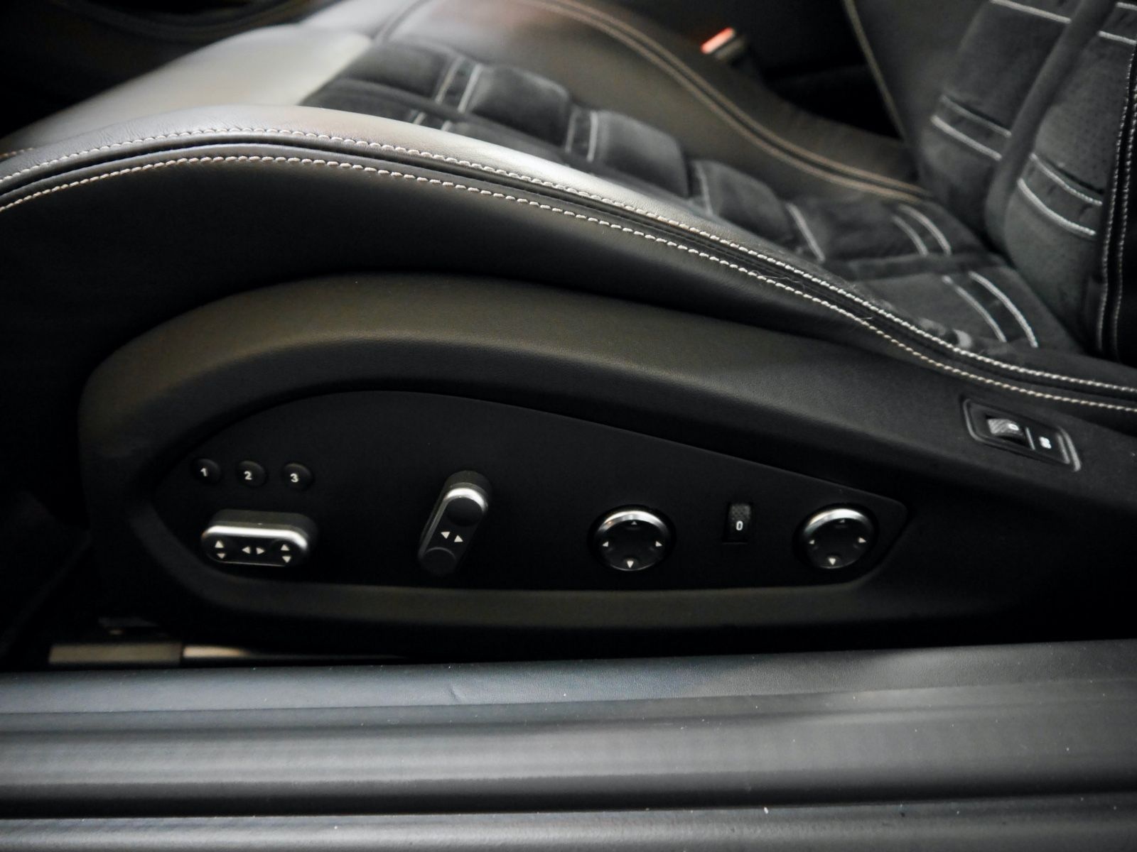 Ferrari FF*Daytona Sitze*P.Display*LED Lenkrad*Carbon* foto 17