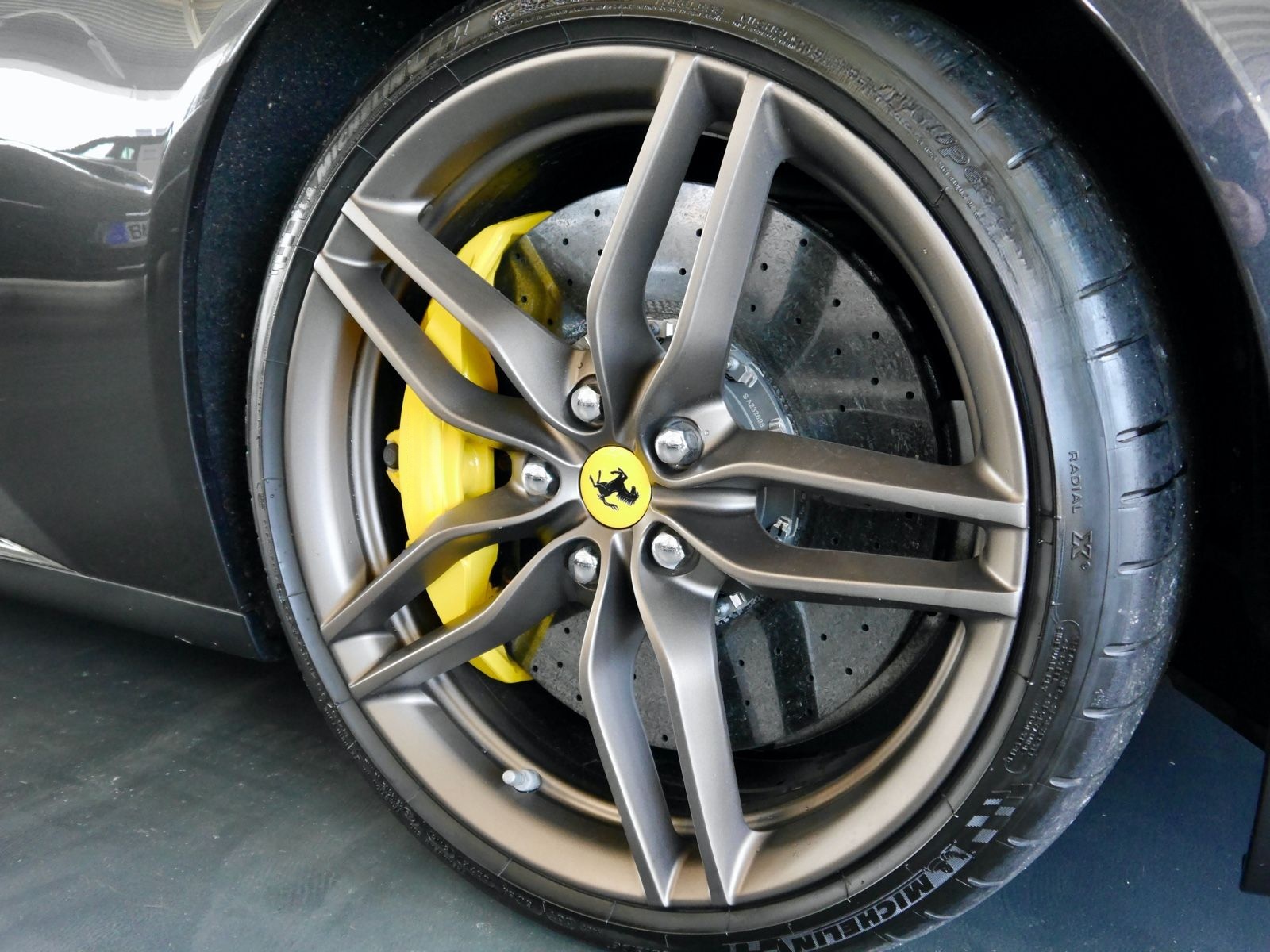 Ferrari FF*Daytona Sitze*P.Display*LED Lenkrad*Carbon* foto 9