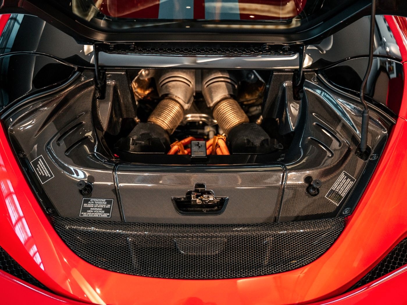 Ferrari 296 GTS *Rac-Sitze*Alcantara*Carbon*JBL* foto 15