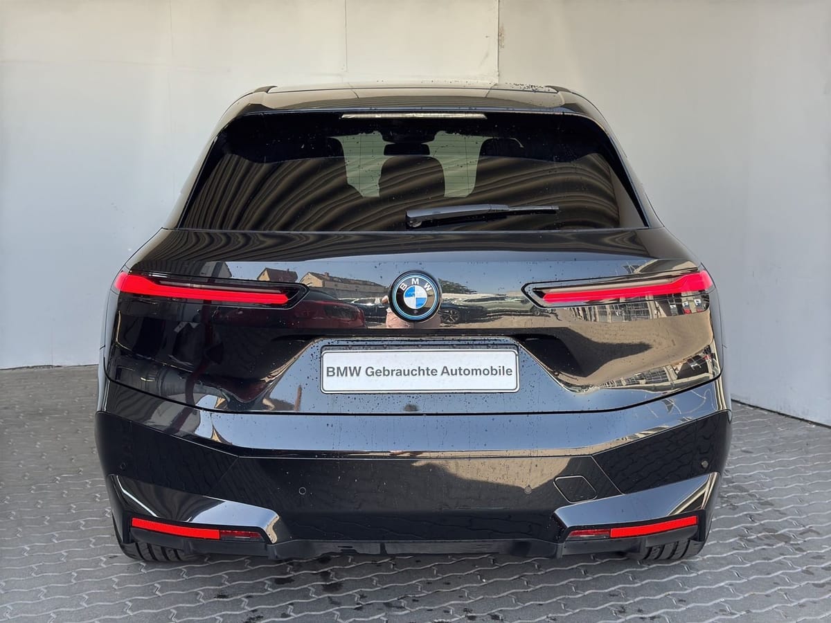 BMW iX xDrive40 Sportpaket LiveCock.Laserl.AHK.SkyLo foto 3