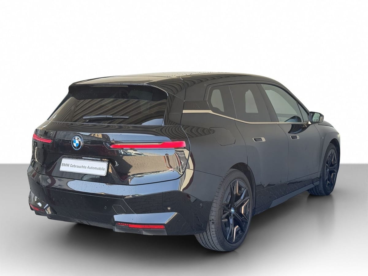 BMW iX xDrive40 Sportpaket LiveCock.Laserl.AHK.SkyLo foto 4