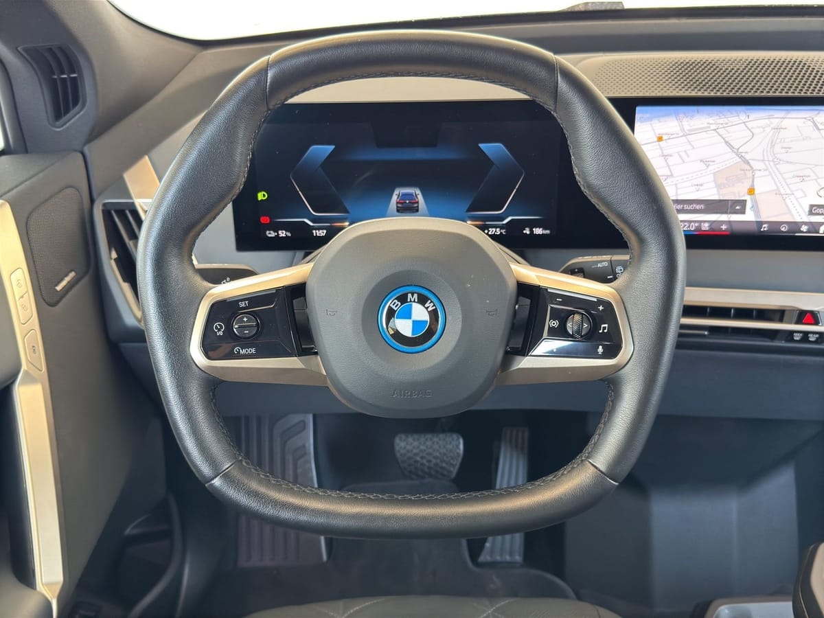 BMW iX xDrive40 Sportpaket LiveCock.Laserl.AHK.SkyLo foto 5
