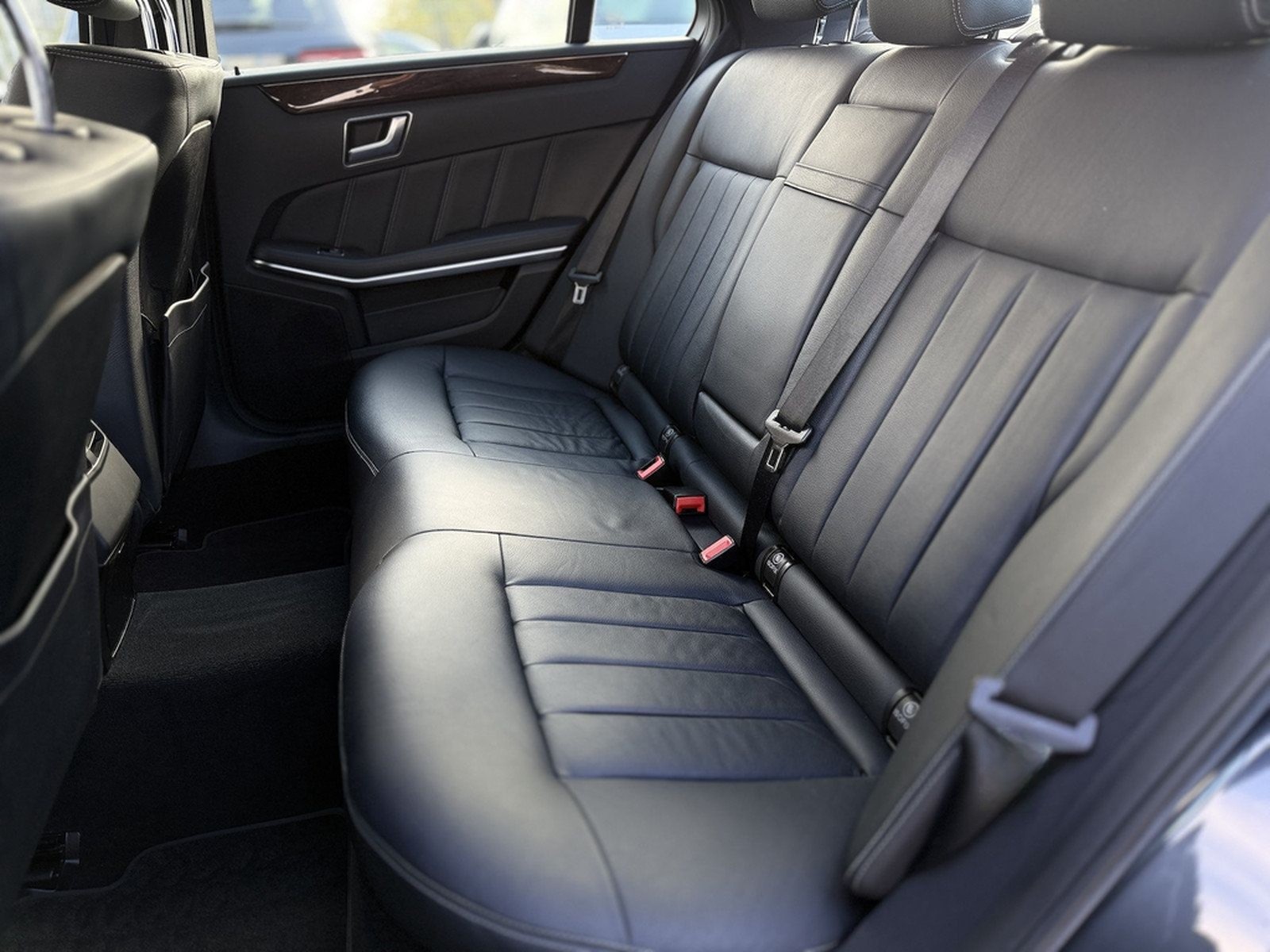 Mercedes-Benz E 350 d/ PANO / Kamera / Leder / Navi / EURO 6 foto 18
