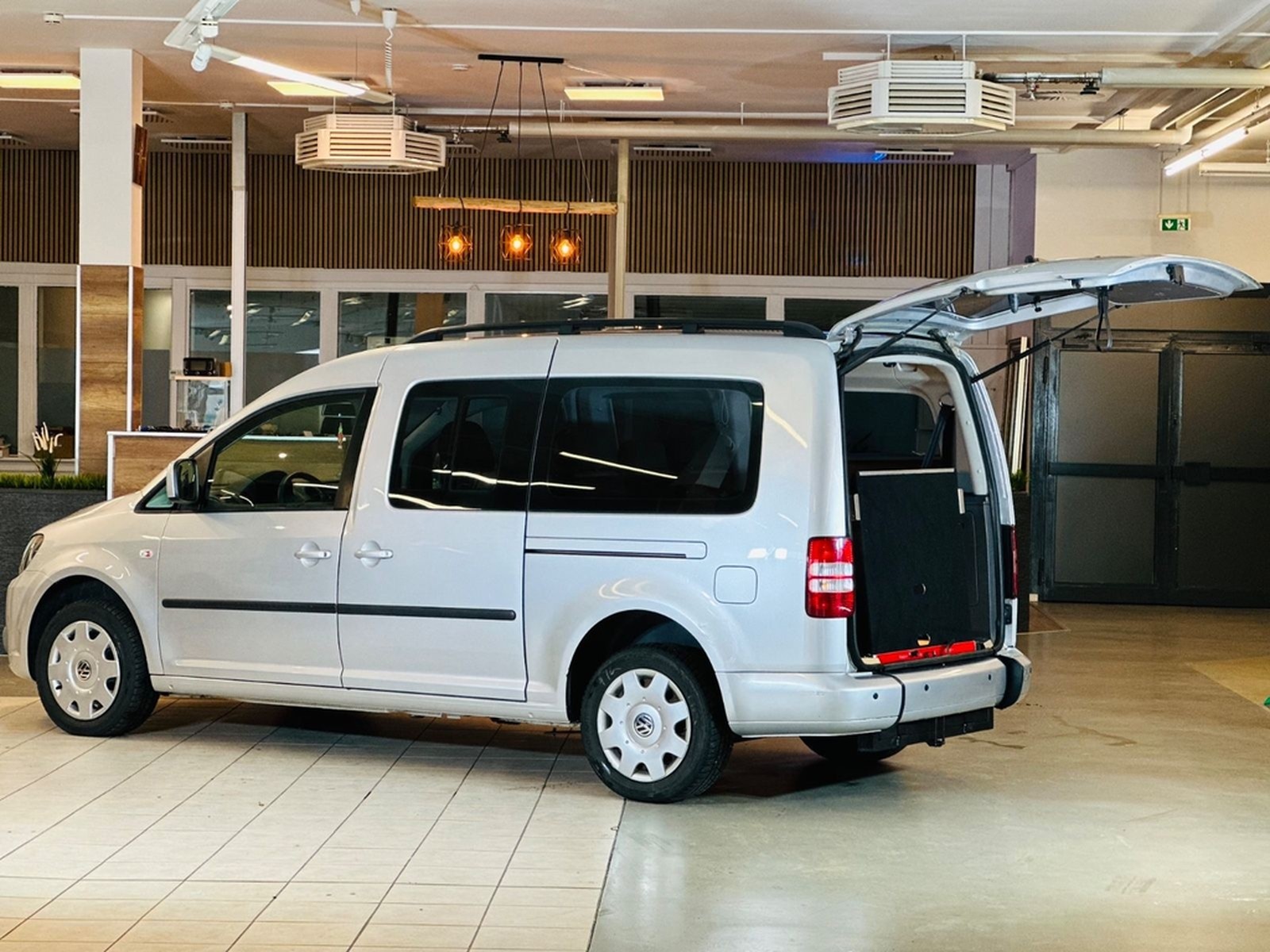 Volkswagen Caddy Maxi-Behindertengerecht-Rampe- foto 8