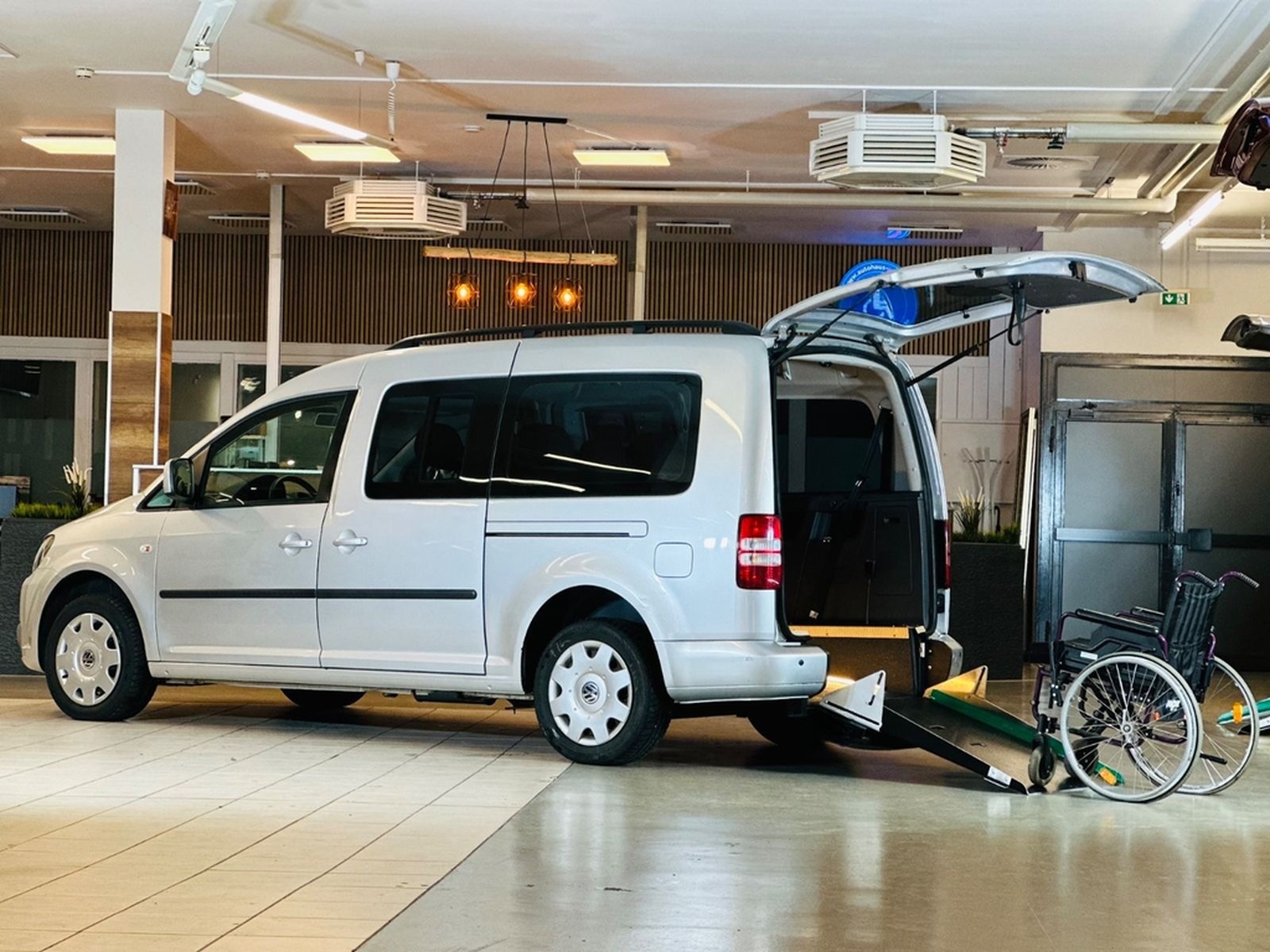 Volkswagen Caddy Maxi-Behindertengerecht-Rampe- foto 9