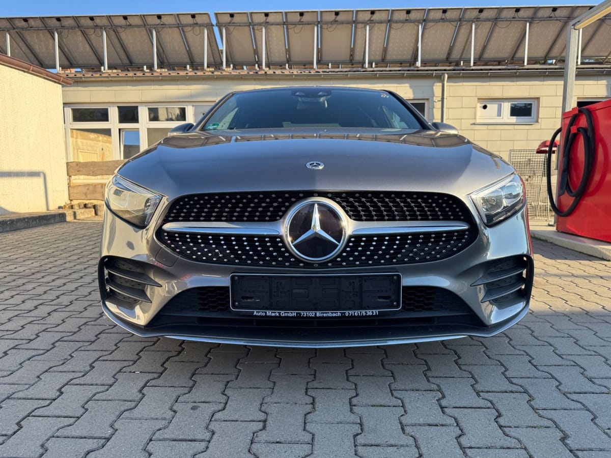 Mercedes-Benz A 200 AMG LINE Scheckheftgeplegt Burmester Sound foto 2
