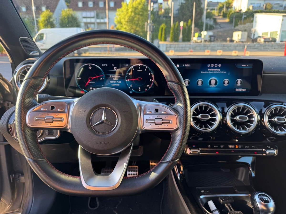 Mercedes-Benz A 200 AMG LINE Scheckheftgeplegt Burmester Sound foto 15