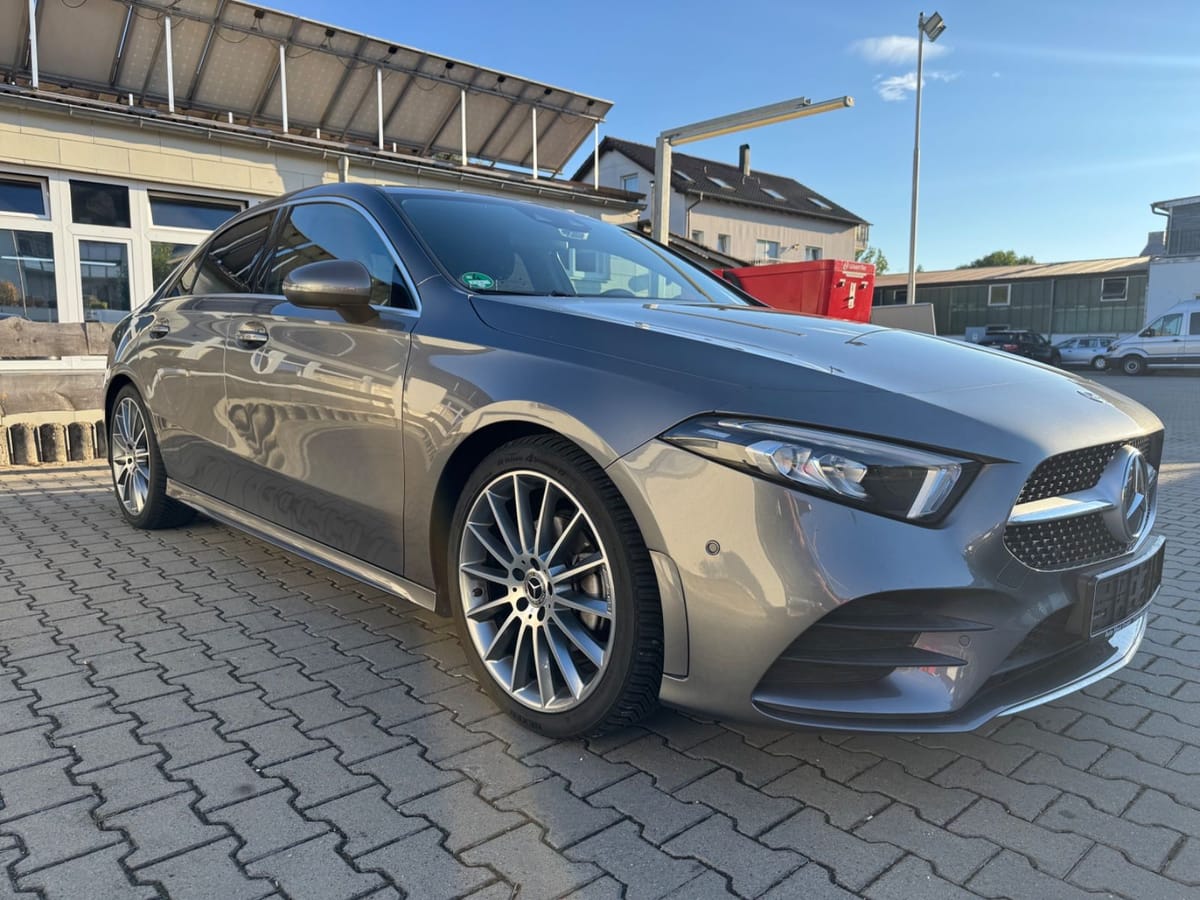 Mercedes-Benz A 200 AMG LINE Scheckheftgeplegt Burmester Sound foto 3