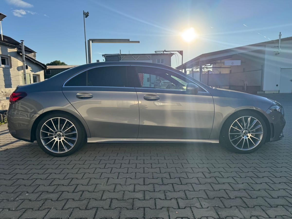 Mercedes-Benz A 200 AMG LINE Scheckheftgeplegt Burmester Sound foto 4