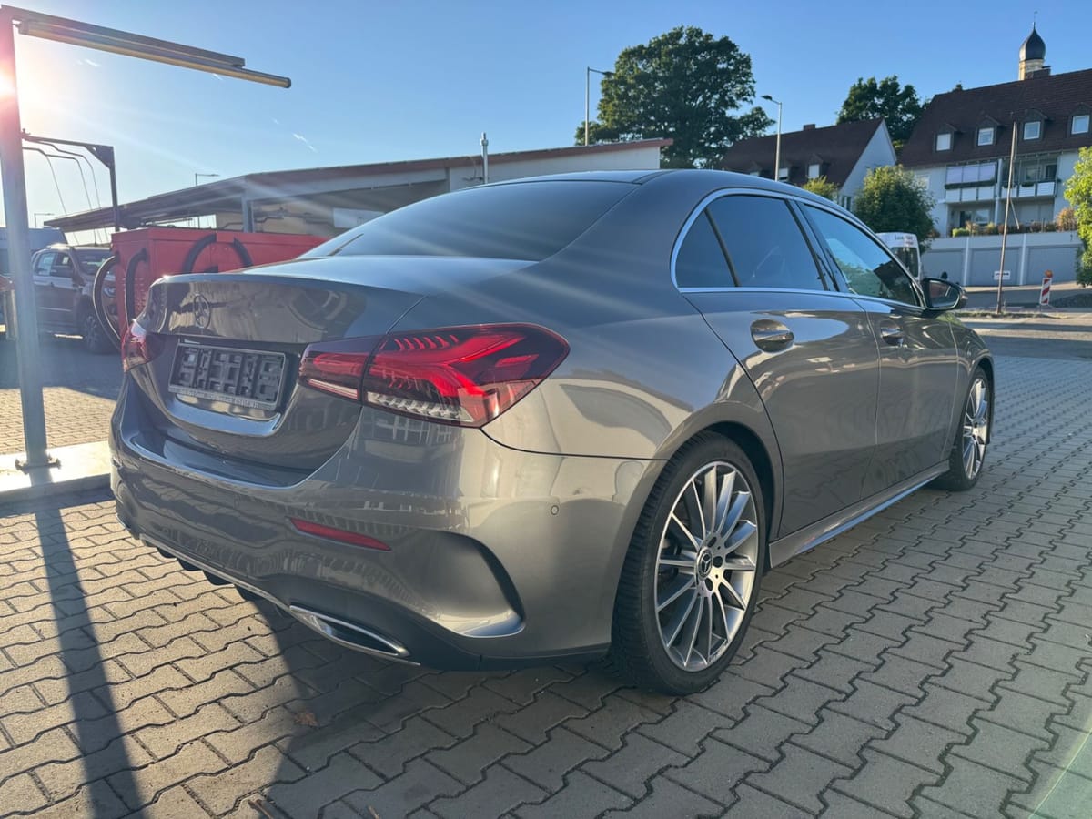 Mercedes-Benz A 200 AMG LINE Scheckheftgeplegt Burmester Sound foto 5