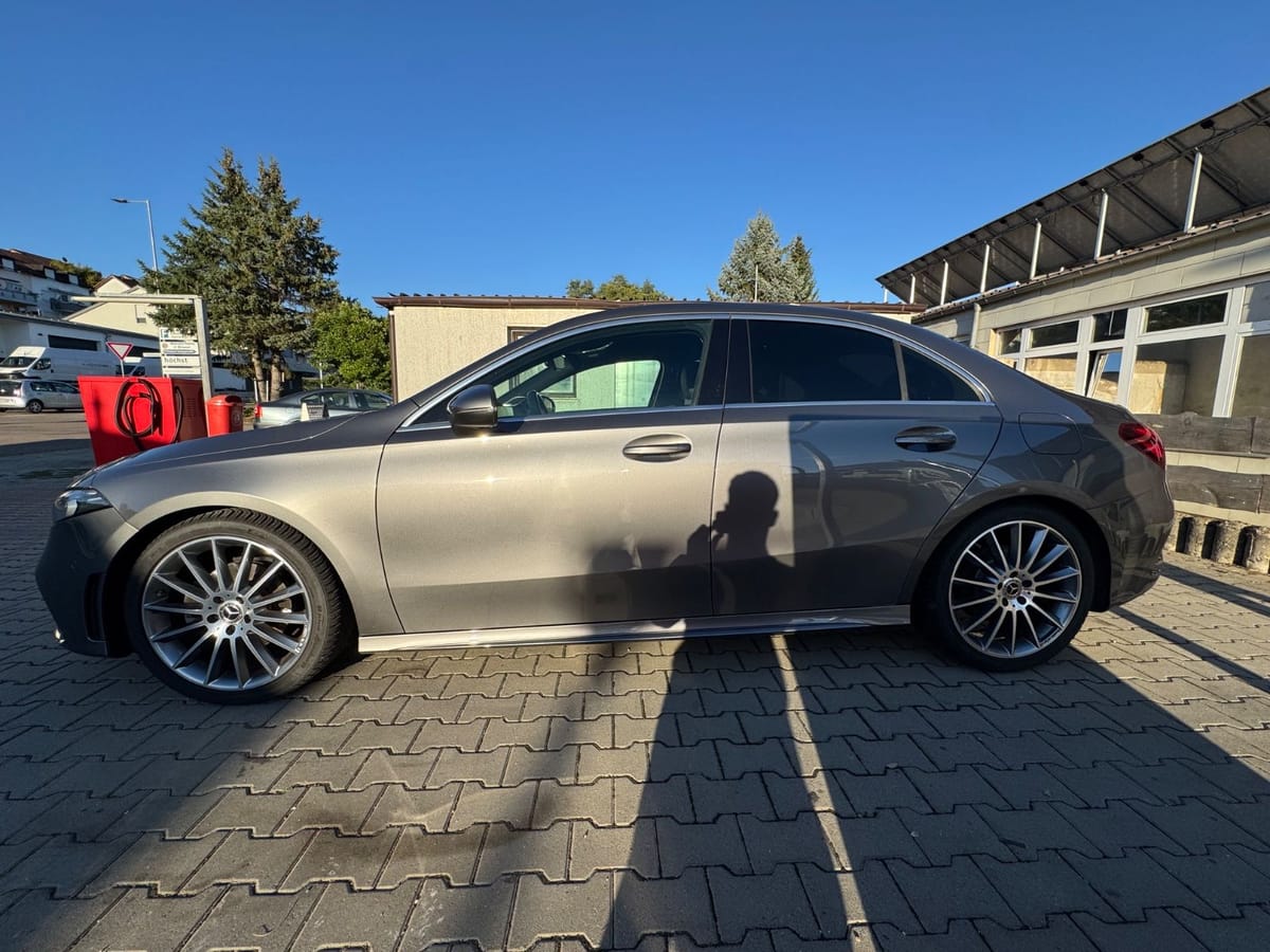 Mercedes-Benz A 200 AMG LINE Scheckheftgeplegt Burmester Sound foto 8