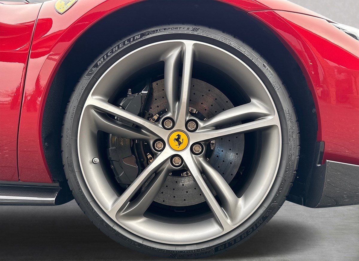Ferrari 296 GTS 140.000€ an Optionals foto 12