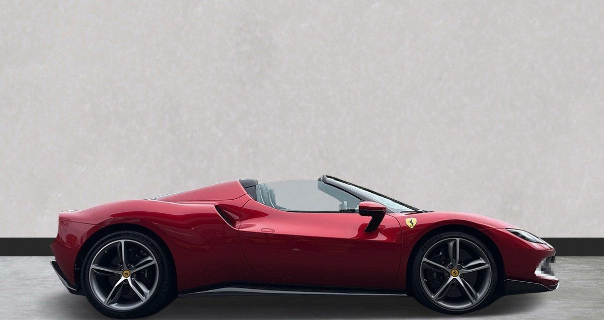 Ferrari 296 GTS 140.000€ an Optionals foto 6