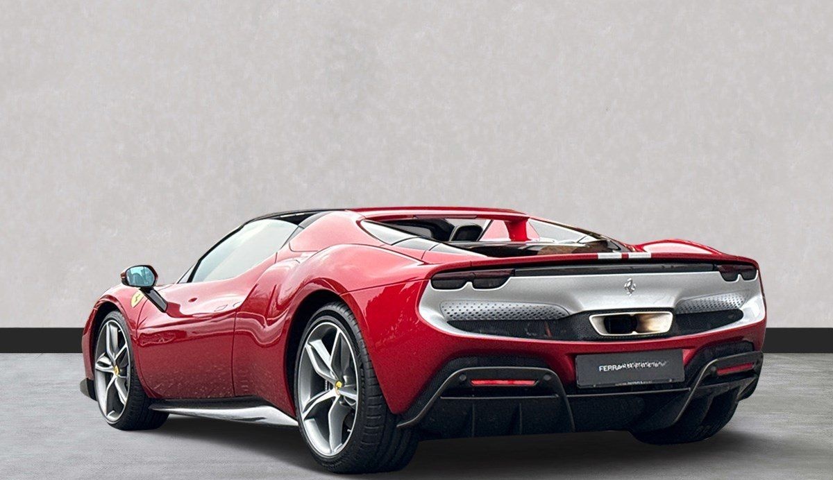Ferrari 296 GTS 140.000€ an Optionals foto 9