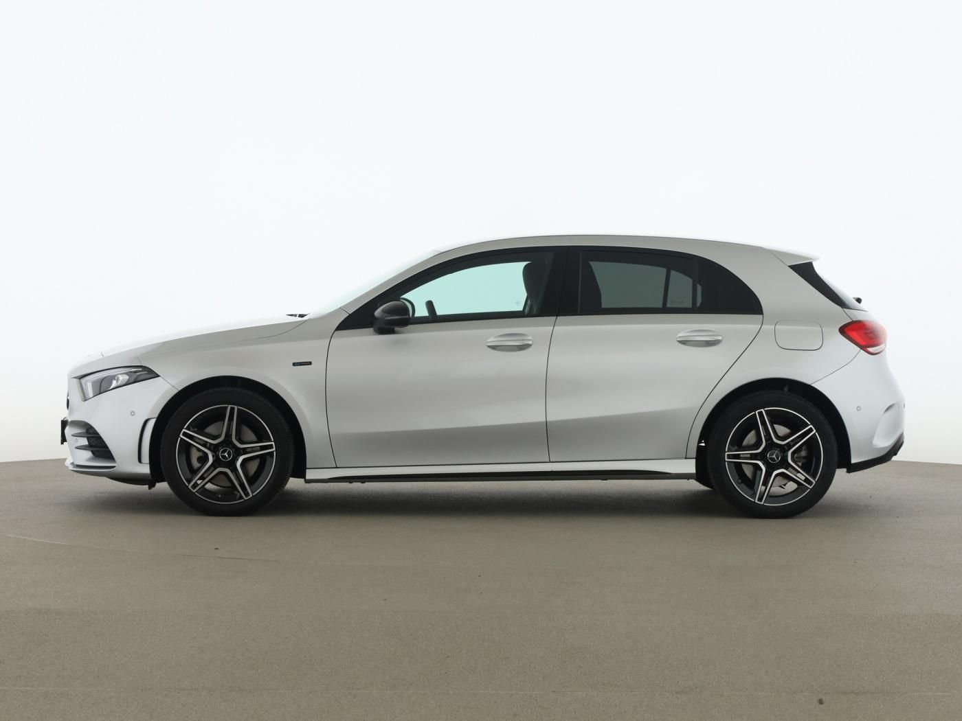Mercedes-Benz A 250 e AMG+NIGHT+LED+KAMERA+WIDE+AMBI+CARPLAY++ foto 4