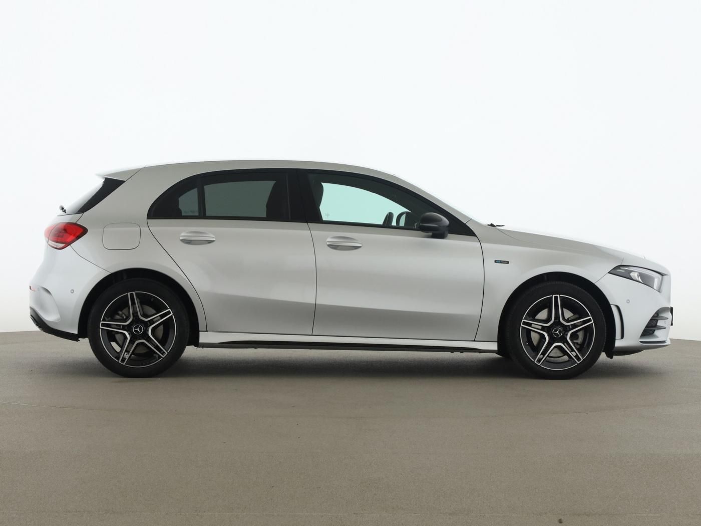 Mercedes-Benz A 250 e AMG+NIGHT+LED+KAMERA+WIDE+AMBI+CARPLAY++ foto 8