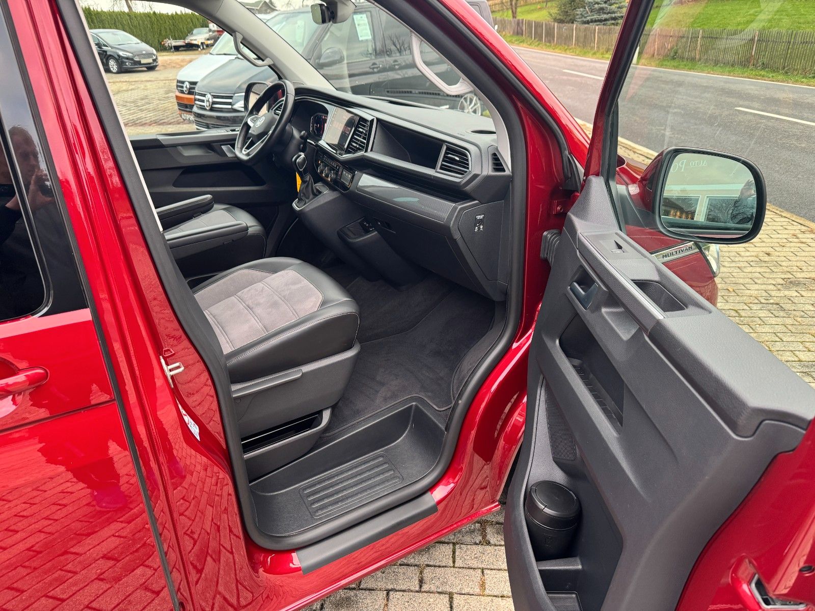 Volkswagen T6.1 Multivan Generation Six foto 12