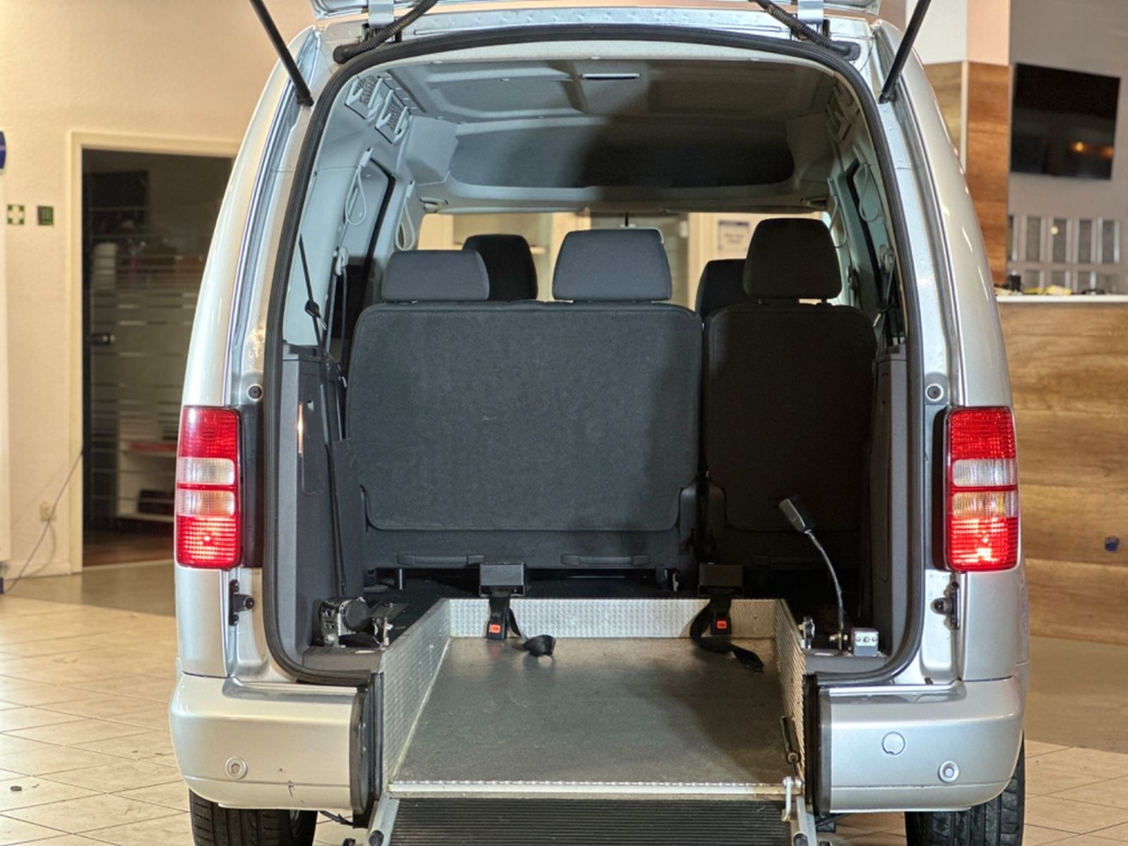 Volkswagen Caddy Maxi-Behindertengerecht-Rampe foto 12