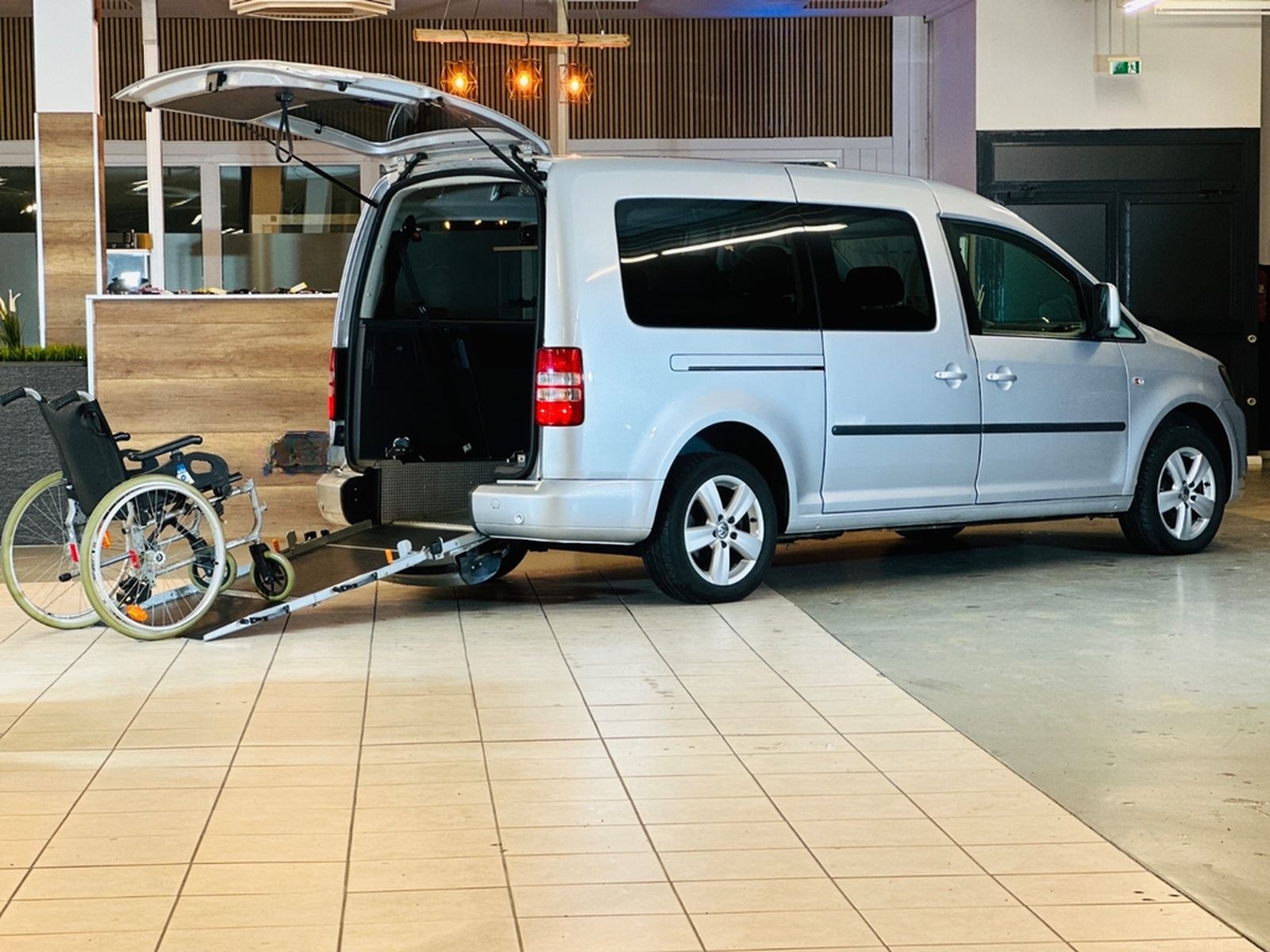 Volkswagen Caddy Maxi-Behindertengerecht-Rampe foto 13