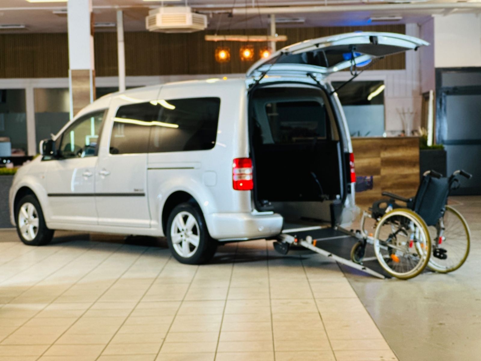 Volkswagen Caddy Maxi-Behindertengerecht-Rampe foto 14