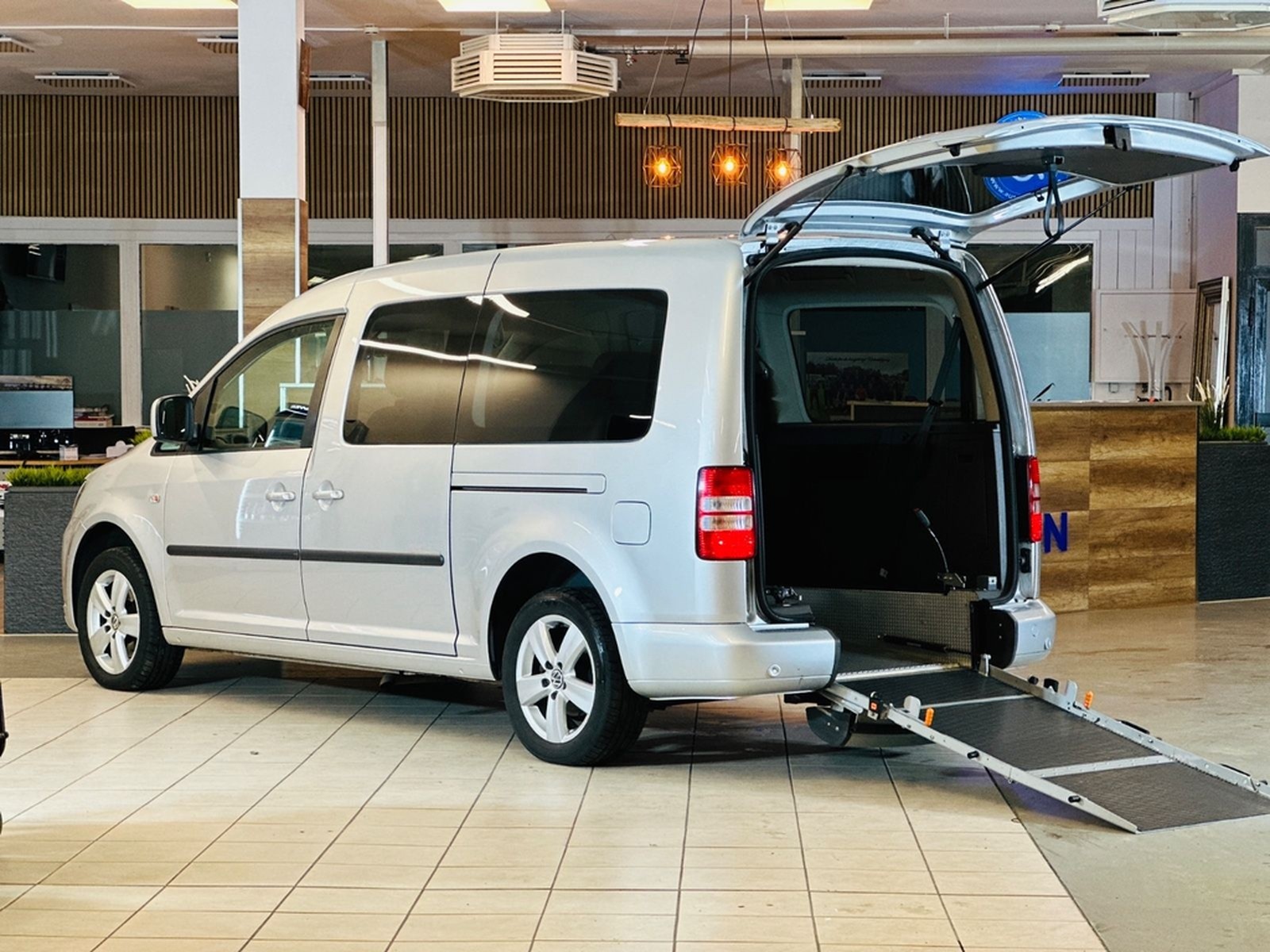 Volkswagen Caddy Maxi-Behindertengerecht-Rampe foto 15