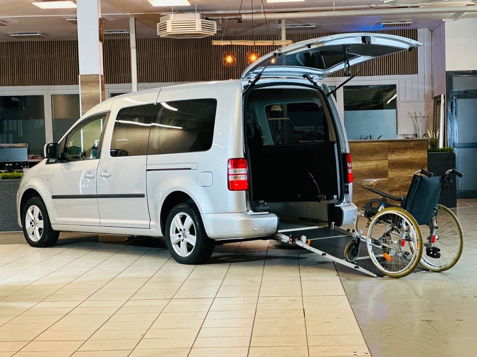 Volkswagen Caddy Maxi-Behindertengerecht-Rampe foto 3
