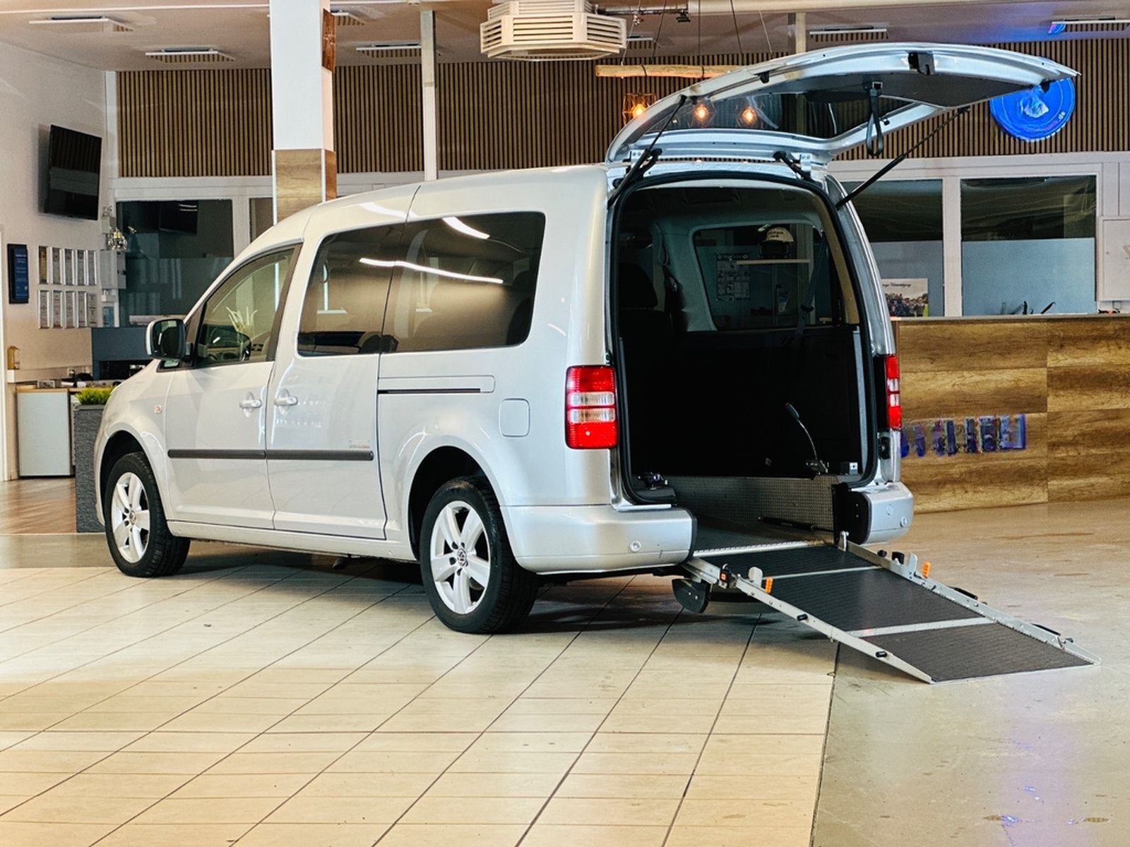 Volkswagen Caddy Maxi-Behindertengerecht-Rampe foto 5