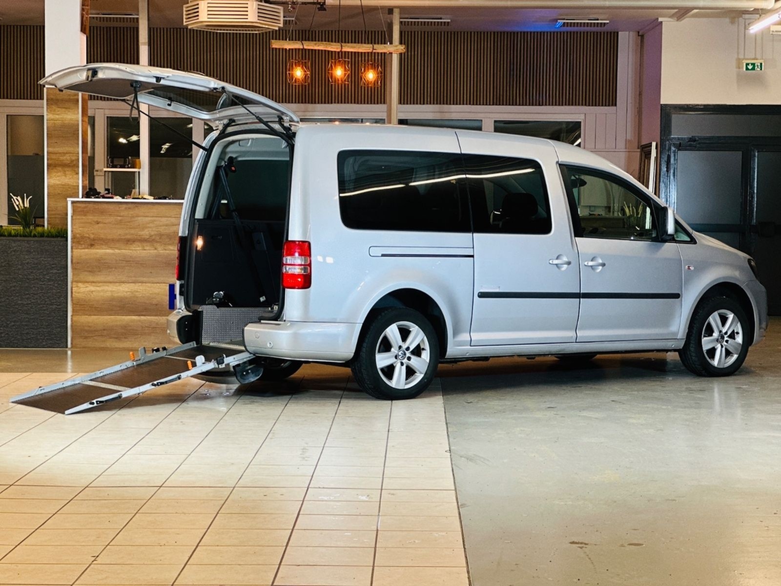 Volkswagen Caddy Maxi-Behindertengerecht-Rampe foto 8