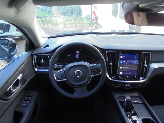 Volvo V60 Kombi B3 Benzin EU6d Core Kombi 7-Gang Auto foto 13