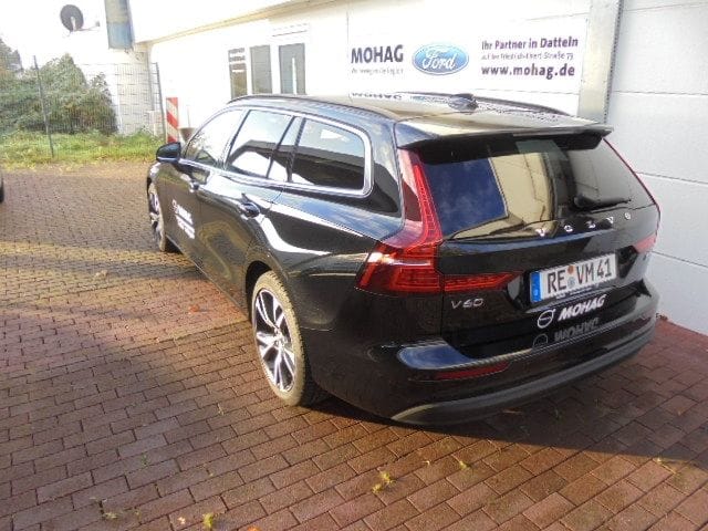 Volvo V60 Kombi B3 Benzin EU6d Core Kombi 7-Gang Auto foto 4