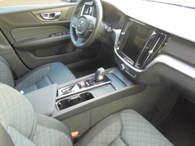Volvo V60 Kombi B3 Benzin EU6d Core Kombi 7-Gang Auto foto 6