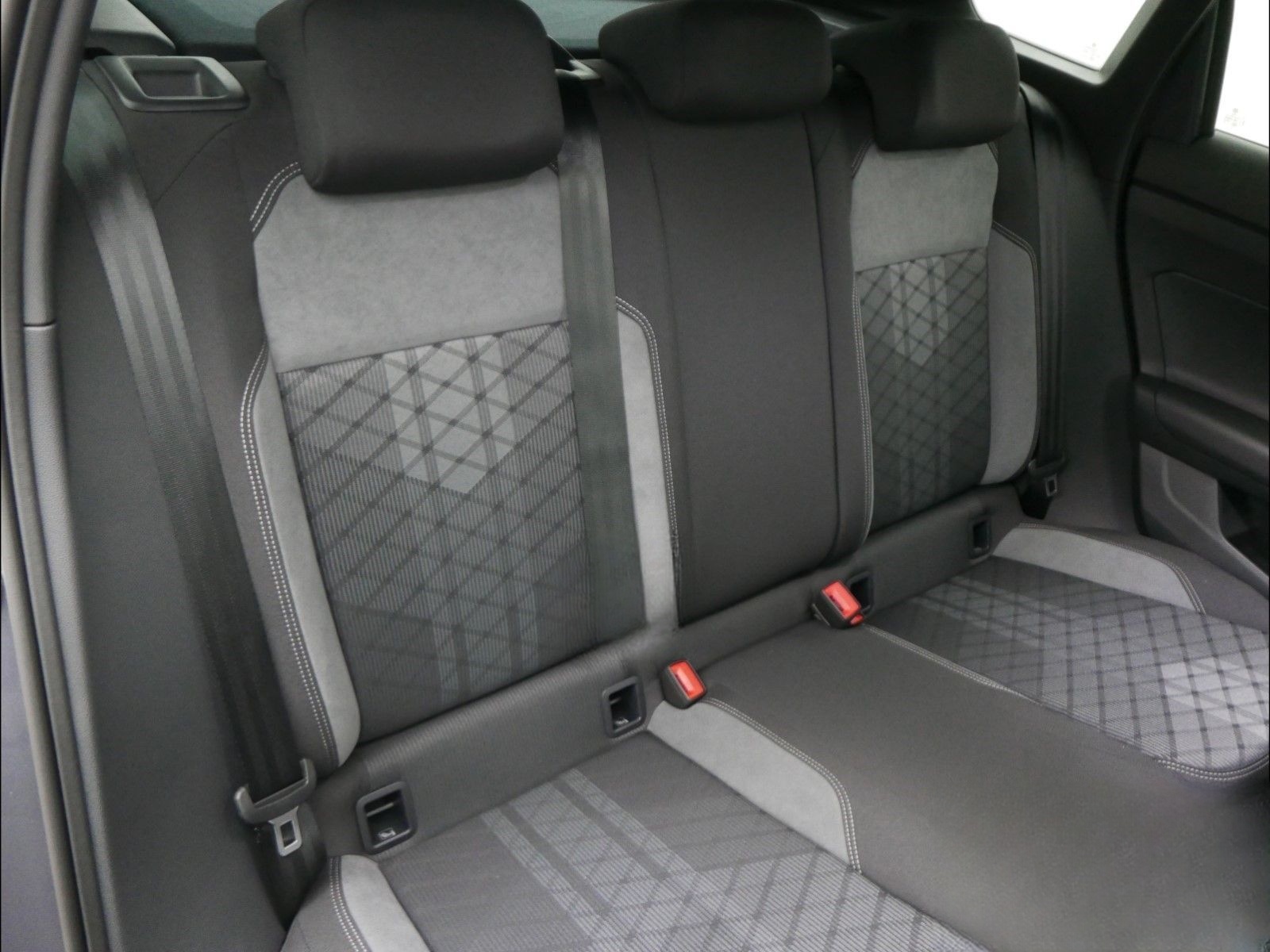 Volkswagen TAIGO R-LINE 1.5 TSI DSG (+ACC-RADAR+NAVI) LED foto 8