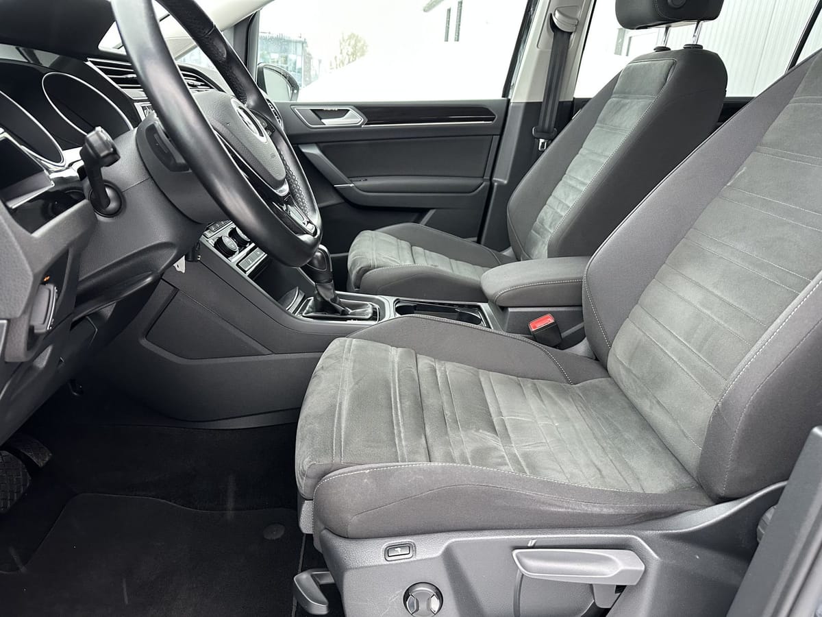 Volkswagen Touran 2.0 TDI DSG Highline NAV+LED+AHK+ACC+PP foto 9