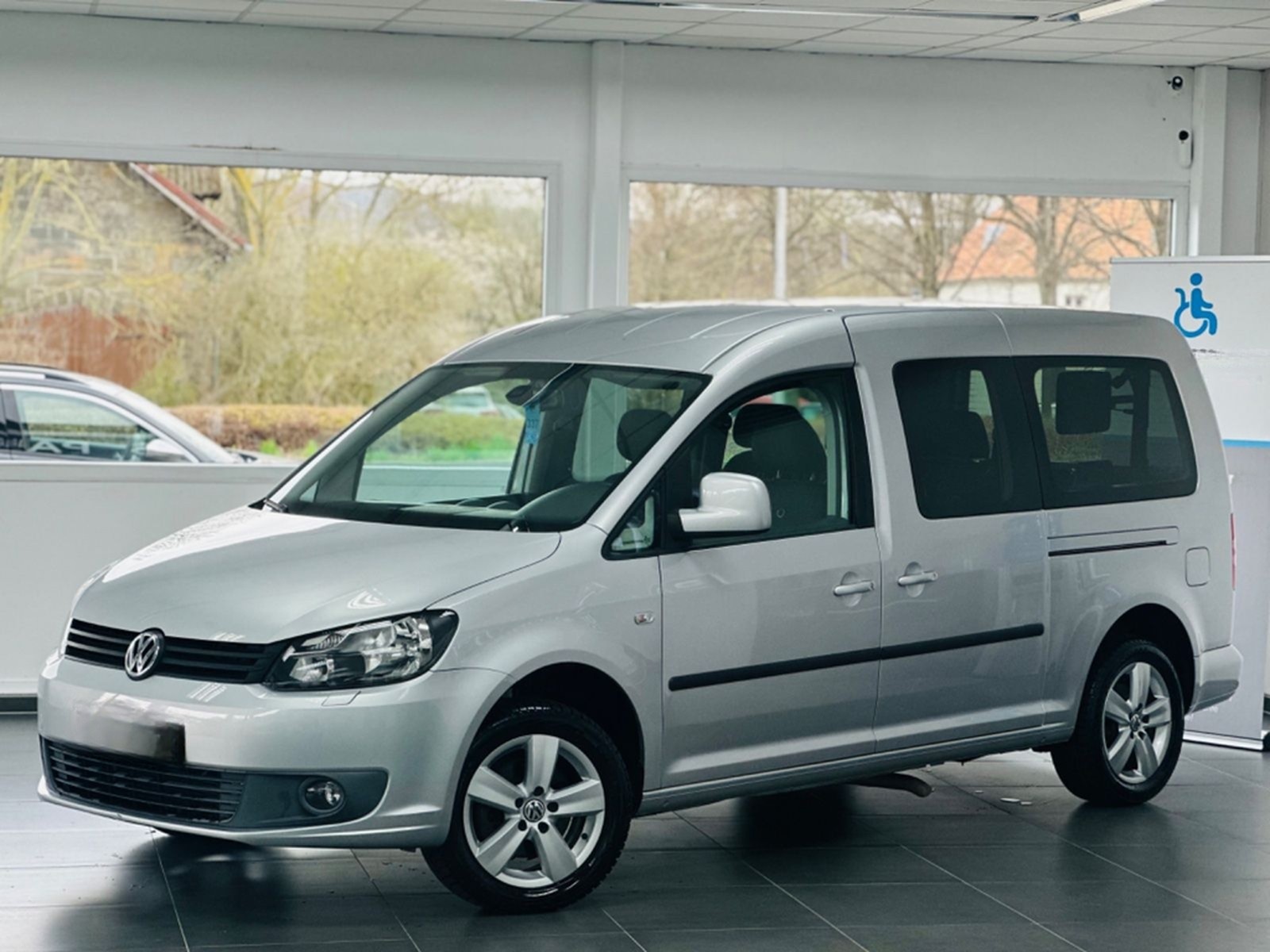 Volkswagen Caddy Maxi 1.6 TDI Behindertengerecht-Rampe foto 4