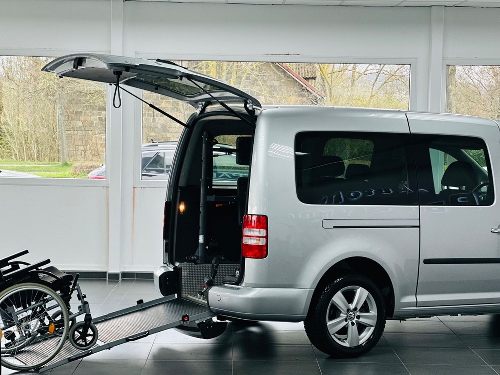 Volkswagen Caddy Maxi 1.6 TDI Behindertengerecht-Rampe foto 7