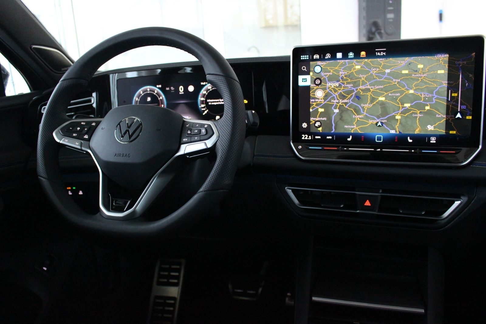 Volkswagen Tiguan R-Line 1,5 TSI IQ.Matrix Harman Sound Nav foto 11