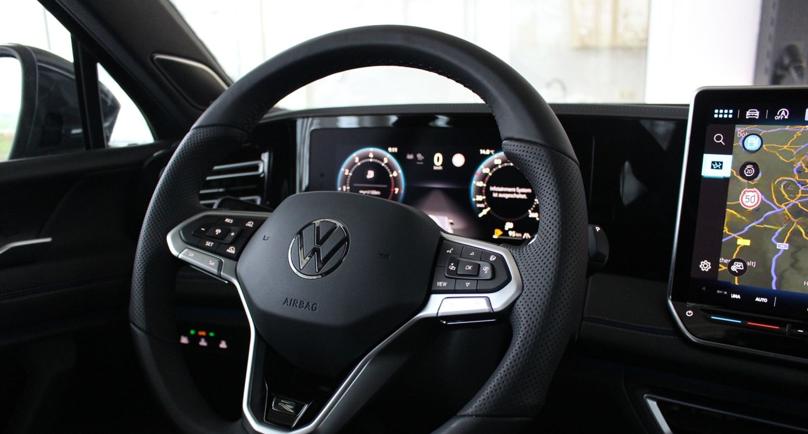 Volkswagen Tiguan R-Line 1,5 TSI IQ.Matrix Harman Sound Nav foto 13