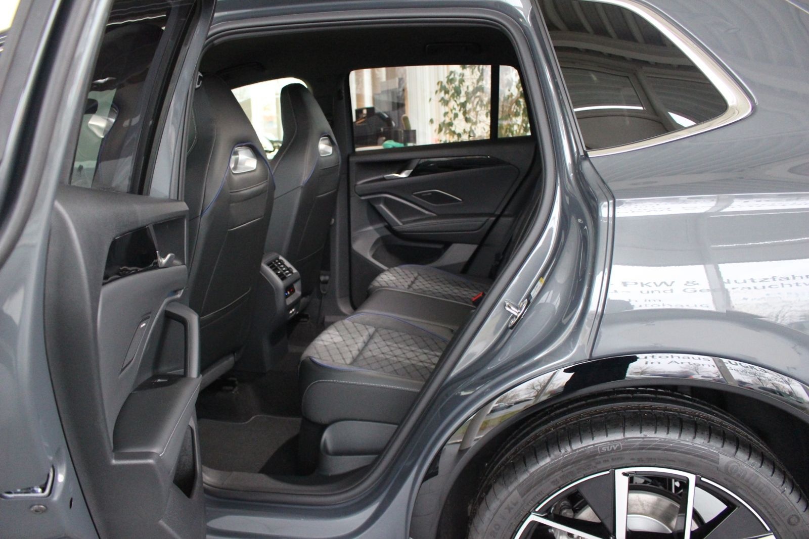 Volkswagen Tiguan R-Line 1,5 TSI IQ.Matrix Harman Sound Nav foto 14