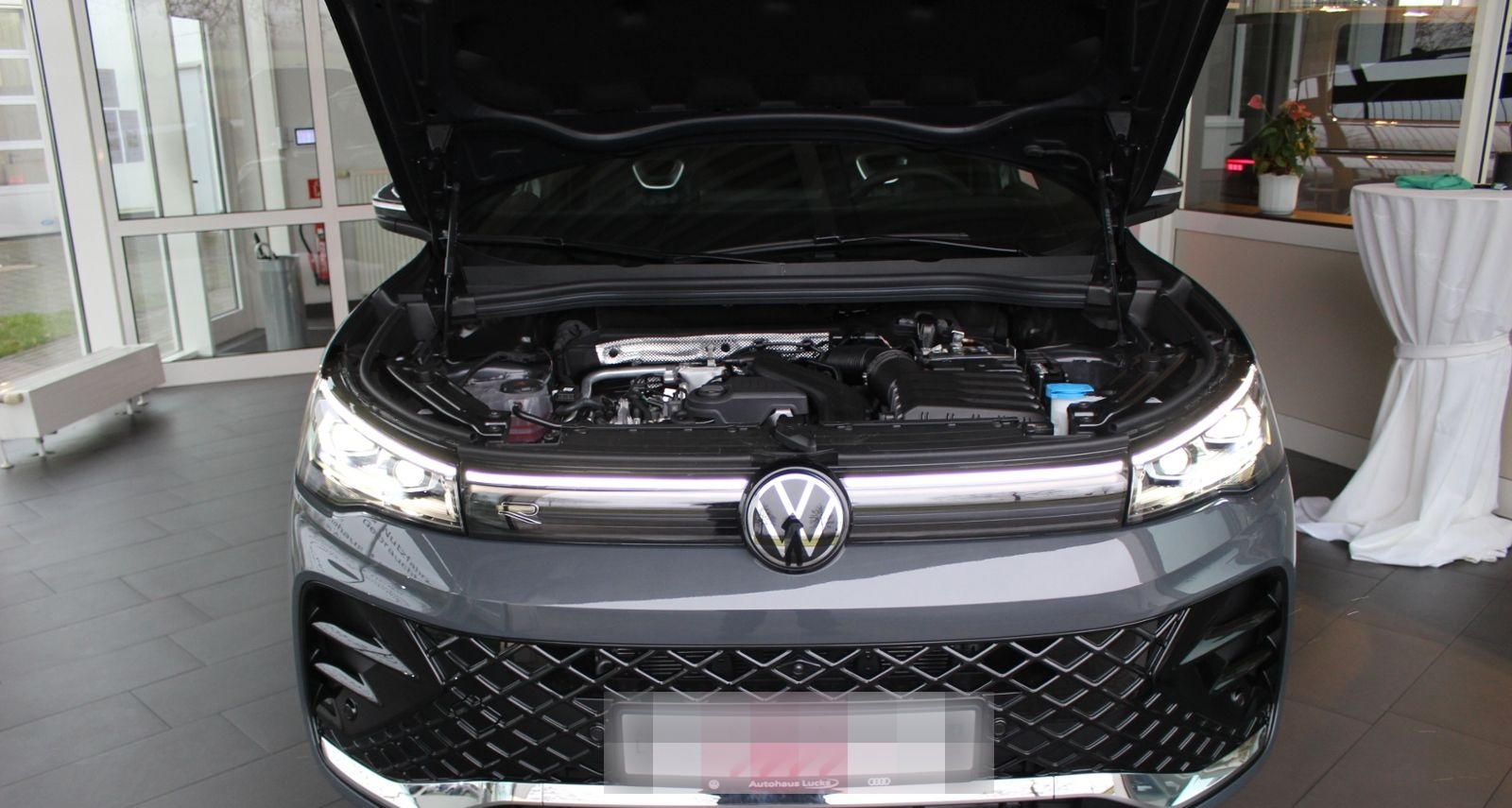 Volkswagen Tiguan R-Line 1,5 TSI IQ.Matrix Harman Sound Nav foto 16