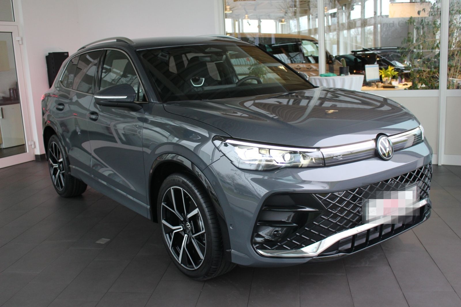 Volkswagen Tiguan R-Line 1,5 TSI IQ.Matrix Harman Sound Nav foto 5