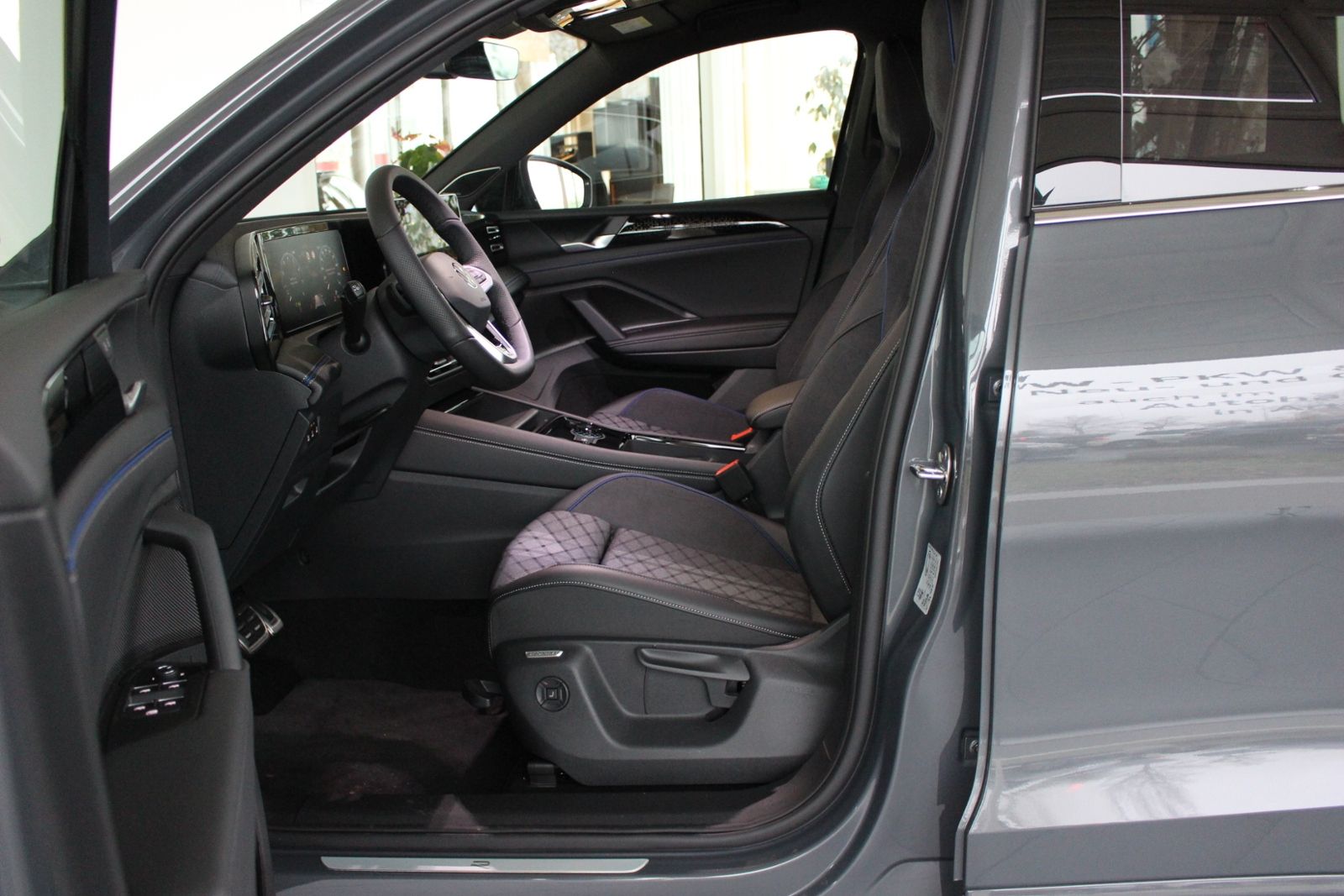 Volkswagen Tiguan R-Line 1,5 TSI IQ.Matrix Harman Sound Nav foto 7