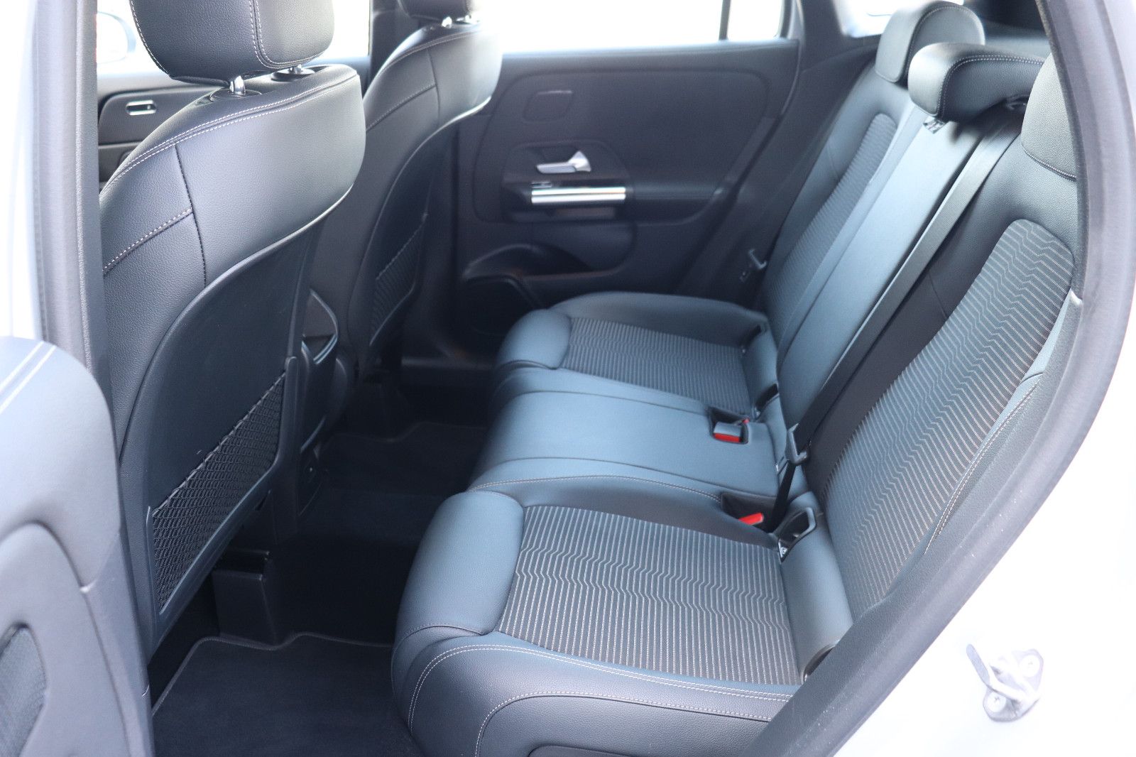 Mercedes-Benz GLA 200 d 4MATIC DCT*Standheizung*LED*NAVI*PDC foto 10