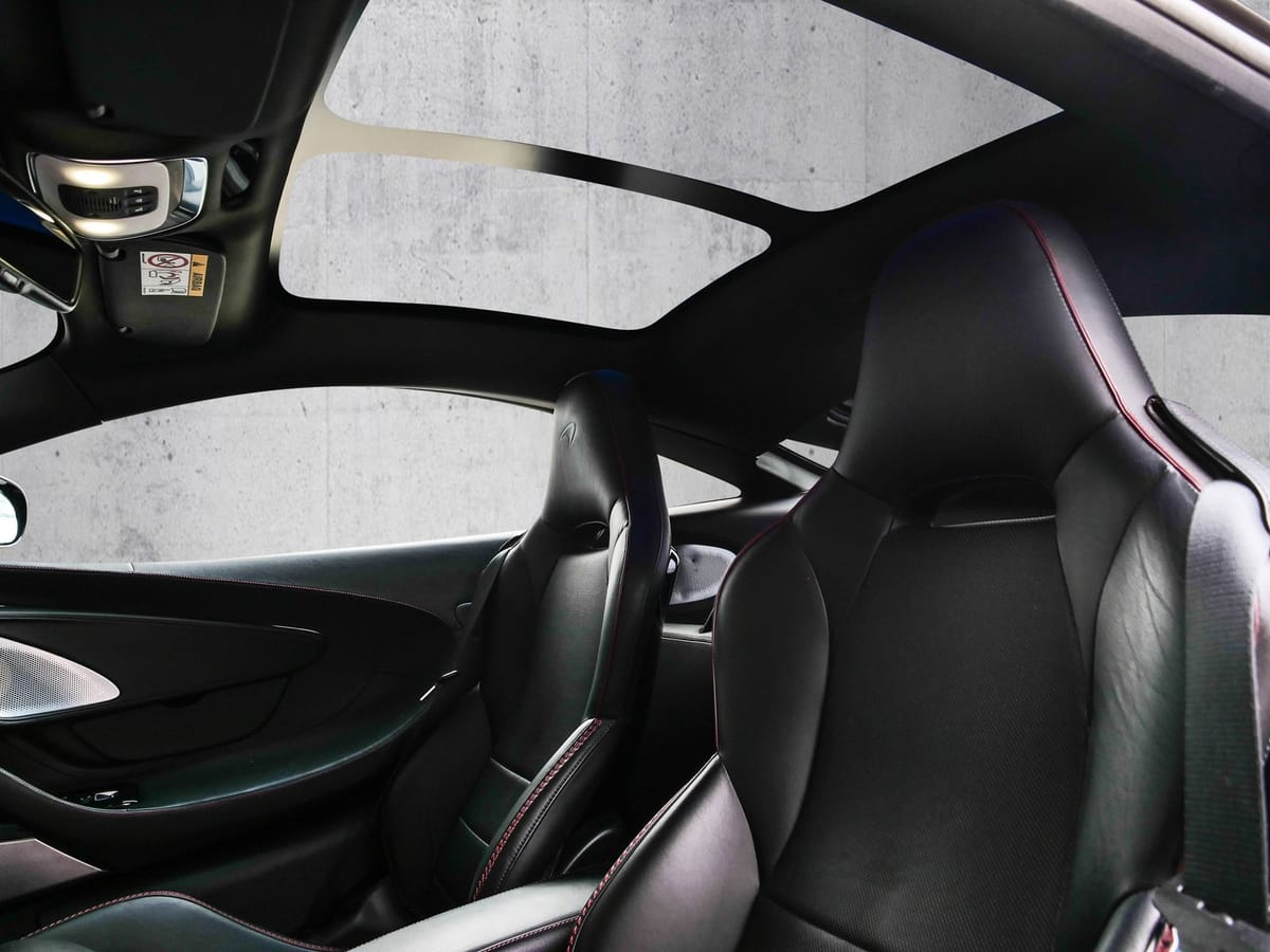 McLaren GT Abyss Black, Premium&Practicality Pack foto 11