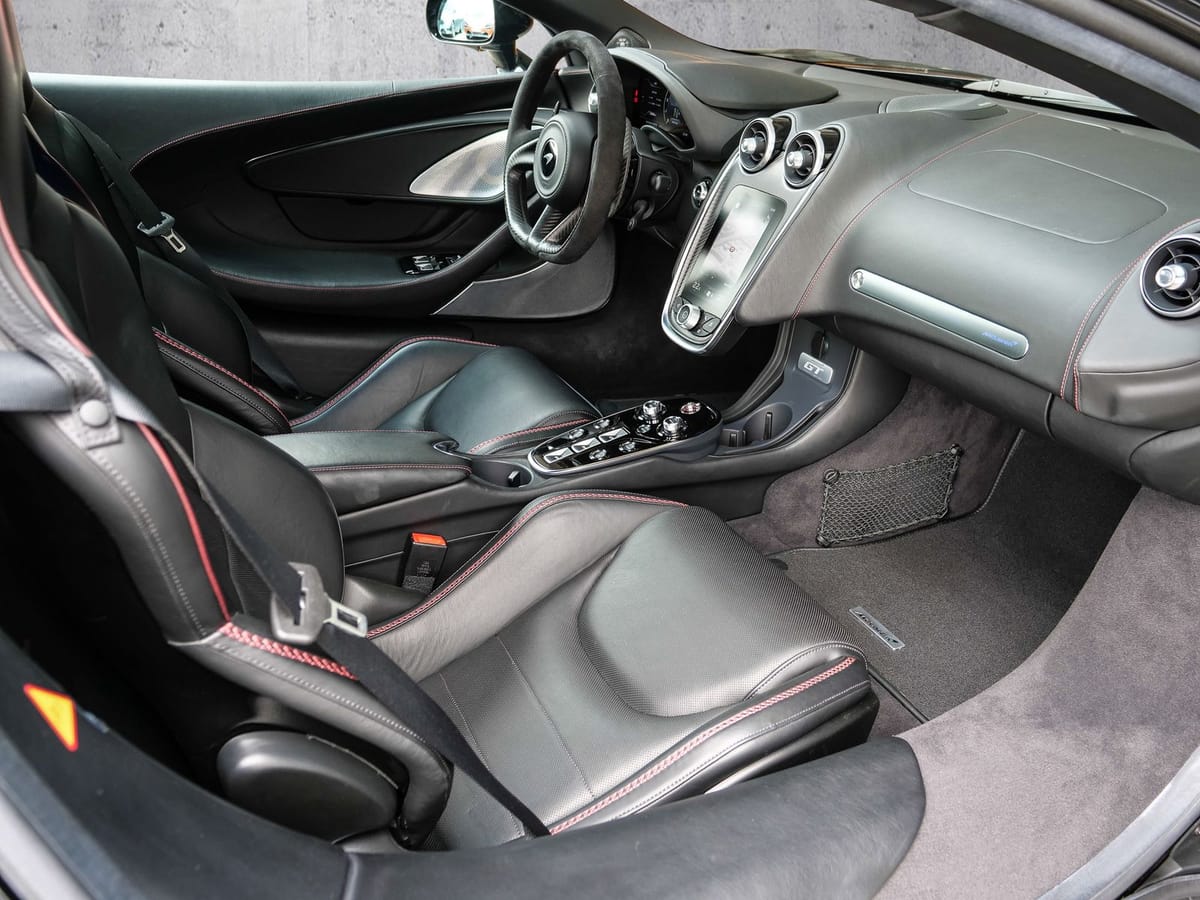 McLaren GT Abyss Black, Premium&Practicality Pack foto 15