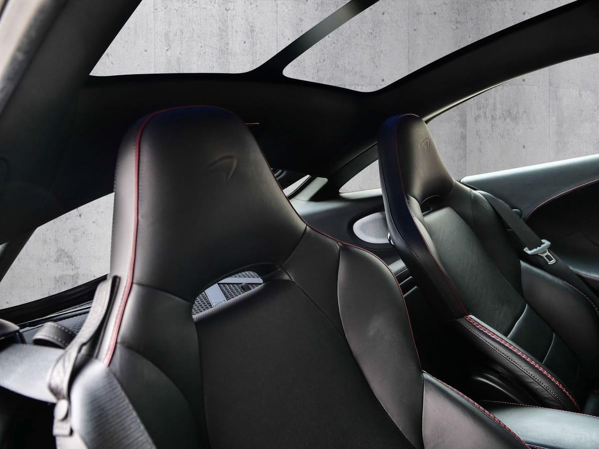 McLaren GT Abyss Black, Premium&Practicality Pack foto 16